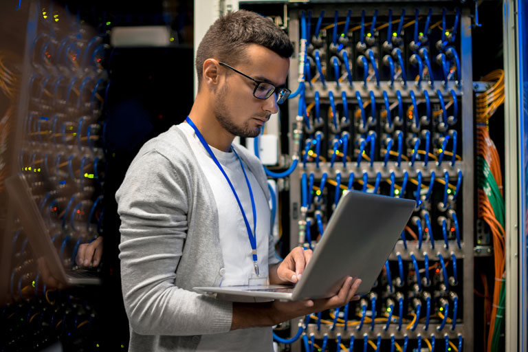 A certificação do cabeamento estruturado assegura que as especificações dos conectores e cabos estejam corretas com as exigências normativas.