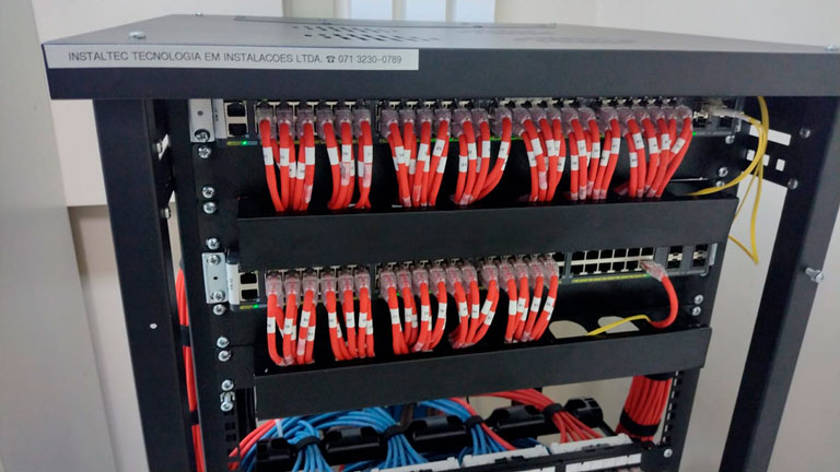switches permitem a comunicação de diferentes dispositivos na rede